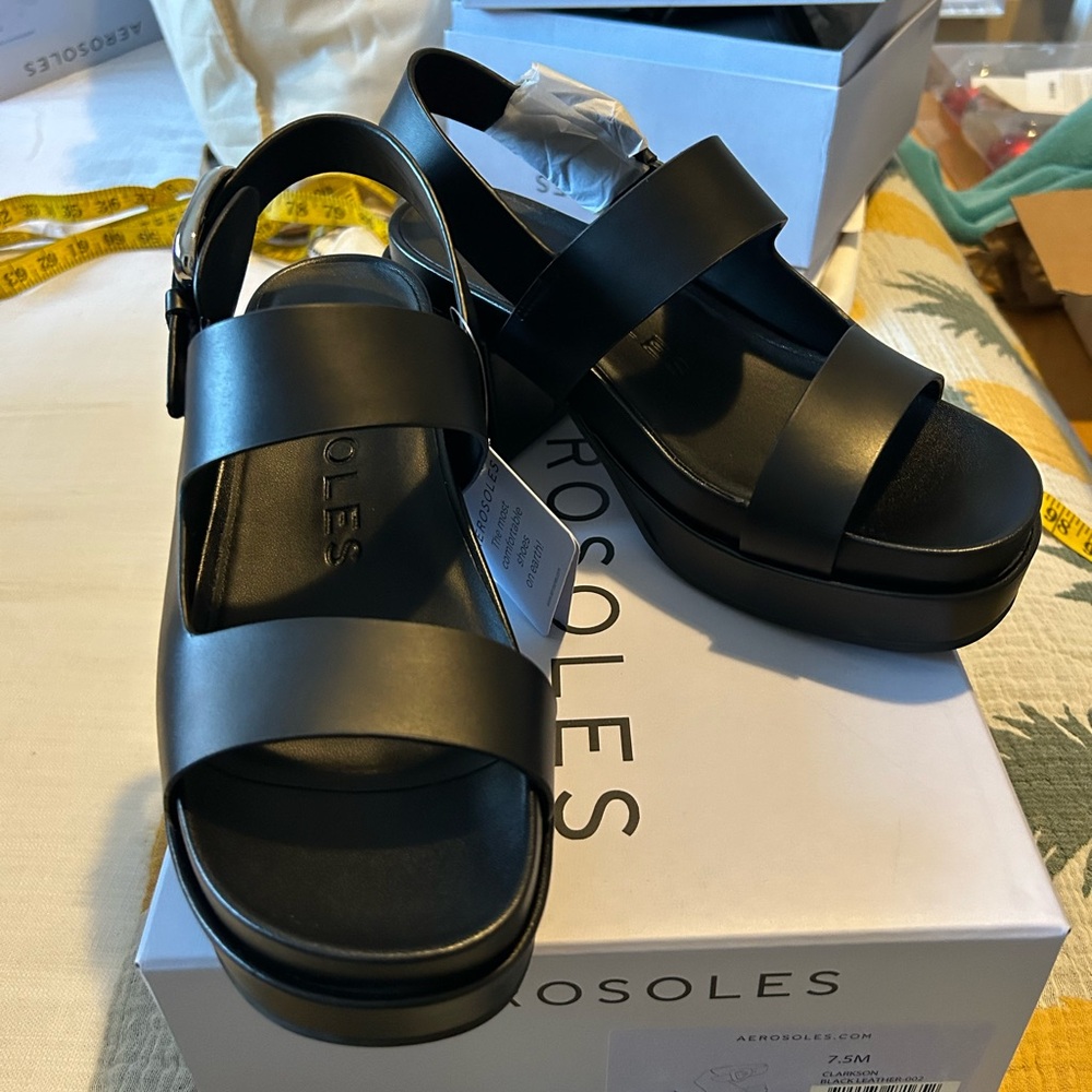 AEROSOLES Women's Black Strappy Clarkson Sandals - Picture 2 of 8
